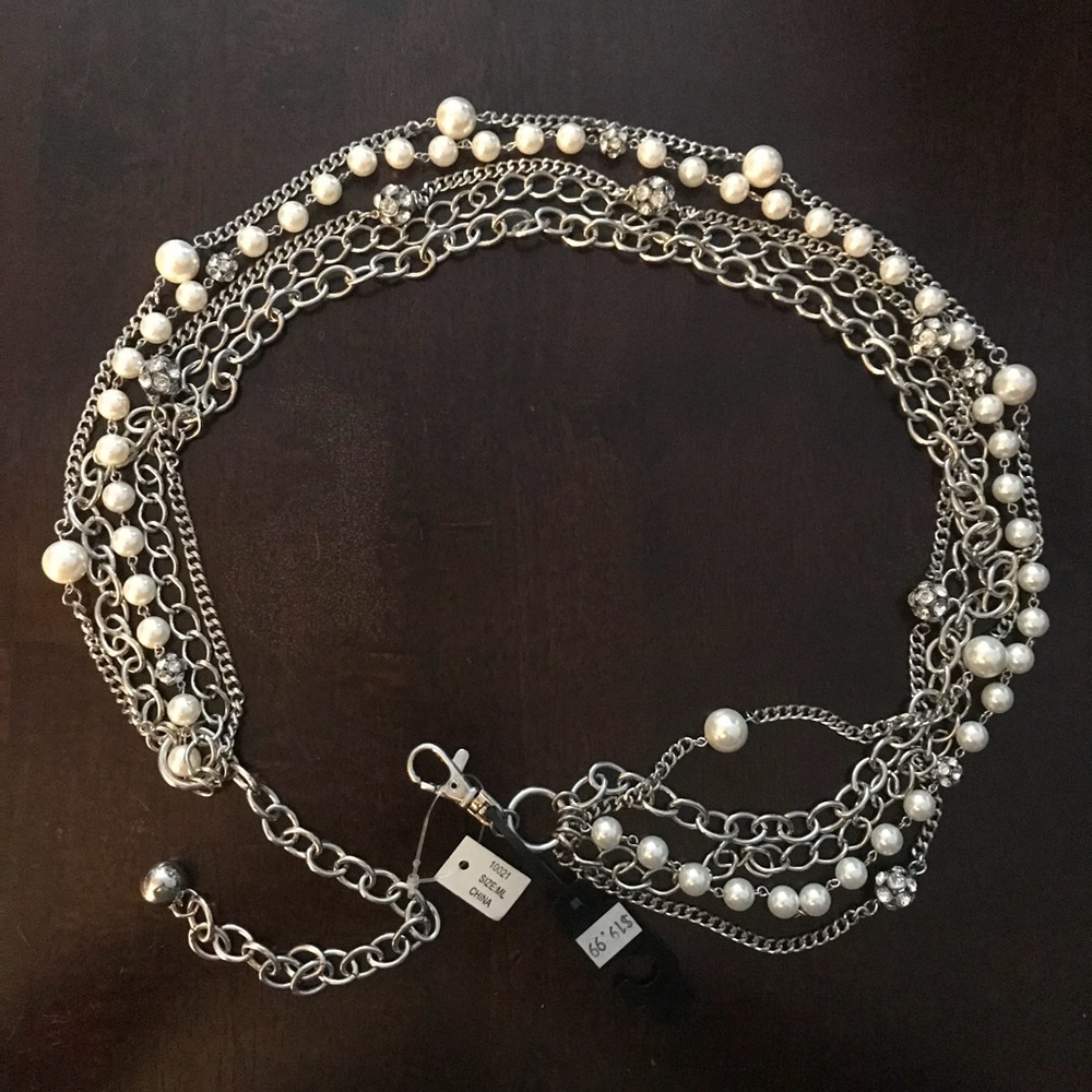 Adjustable chain belt with rhinestones and pearls